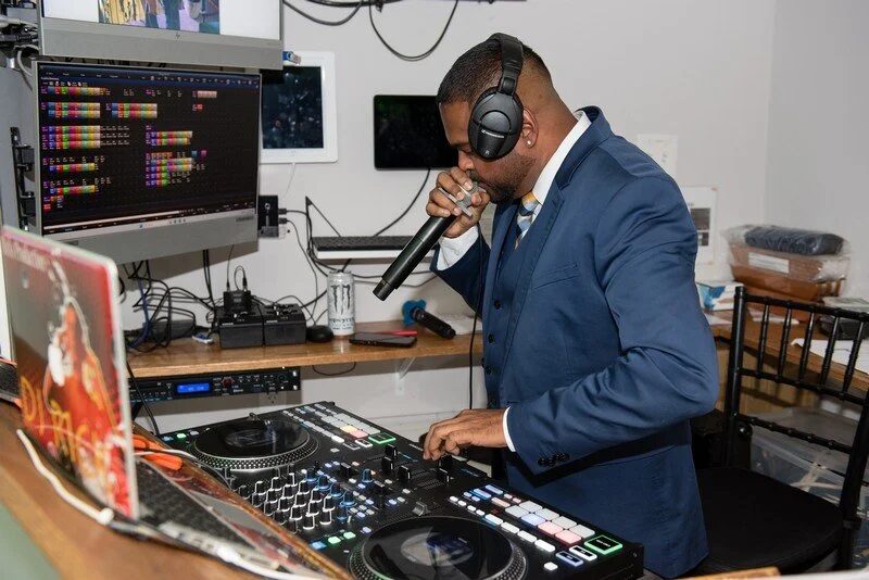 DJ Rick mixing live at a Fab! Weddings reception